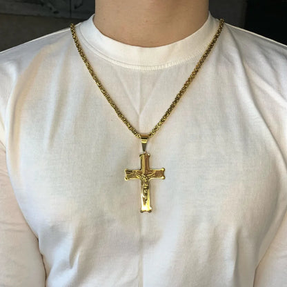 Crucifixo Dourado em Aço Inoxidável com Jesus - Colar Imponente e Corrente Longa para Homens Devotos shopjponline.com